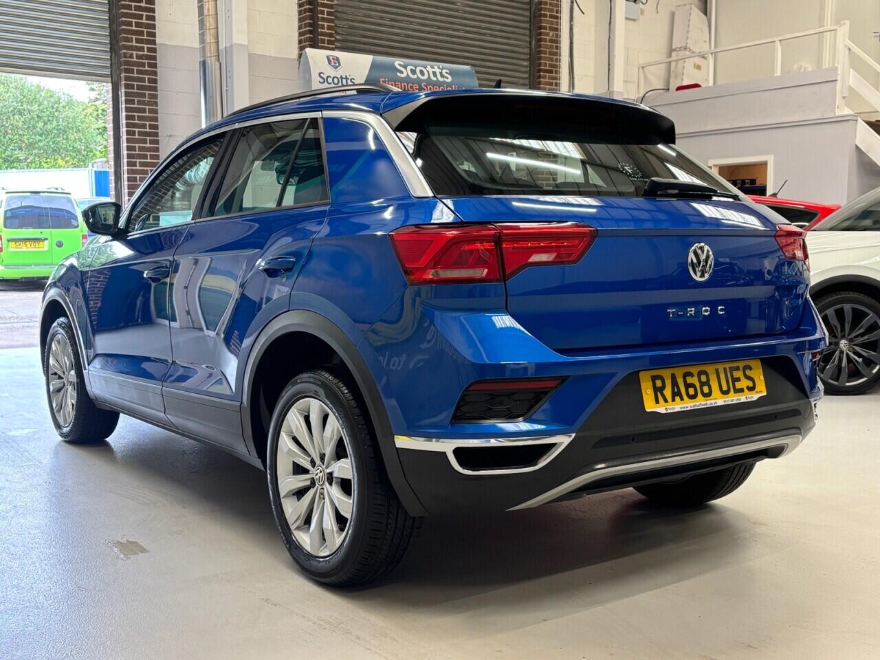 Volkswagen T-Roc view 7