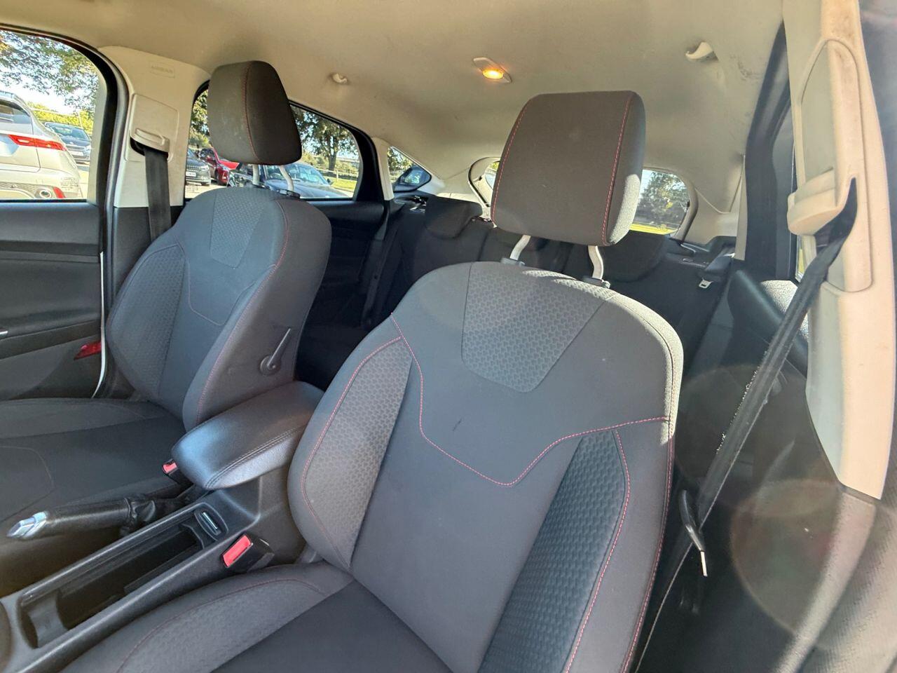 Ford Focus view 49