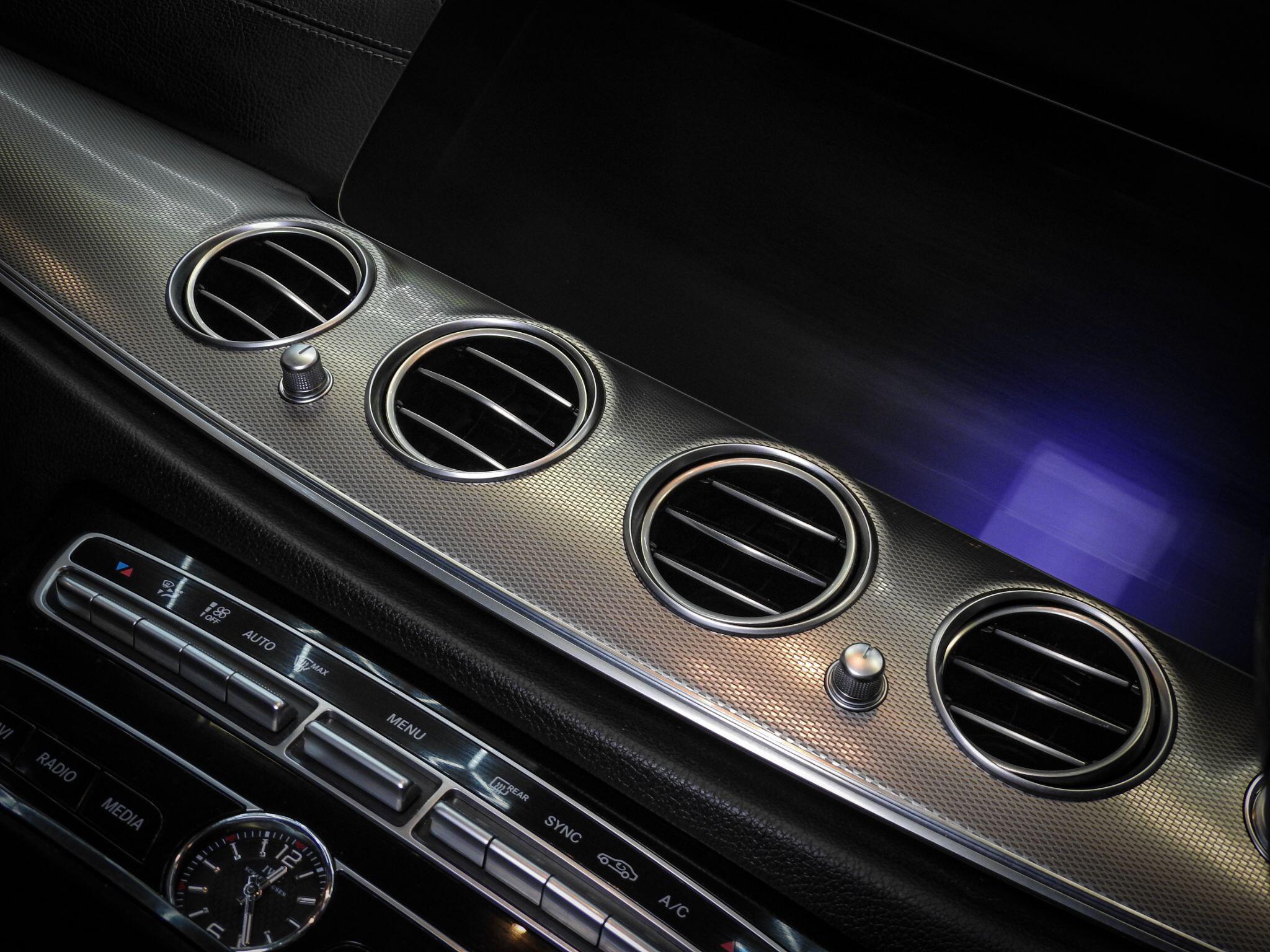 Mercedes-Benz E-Class view 32
