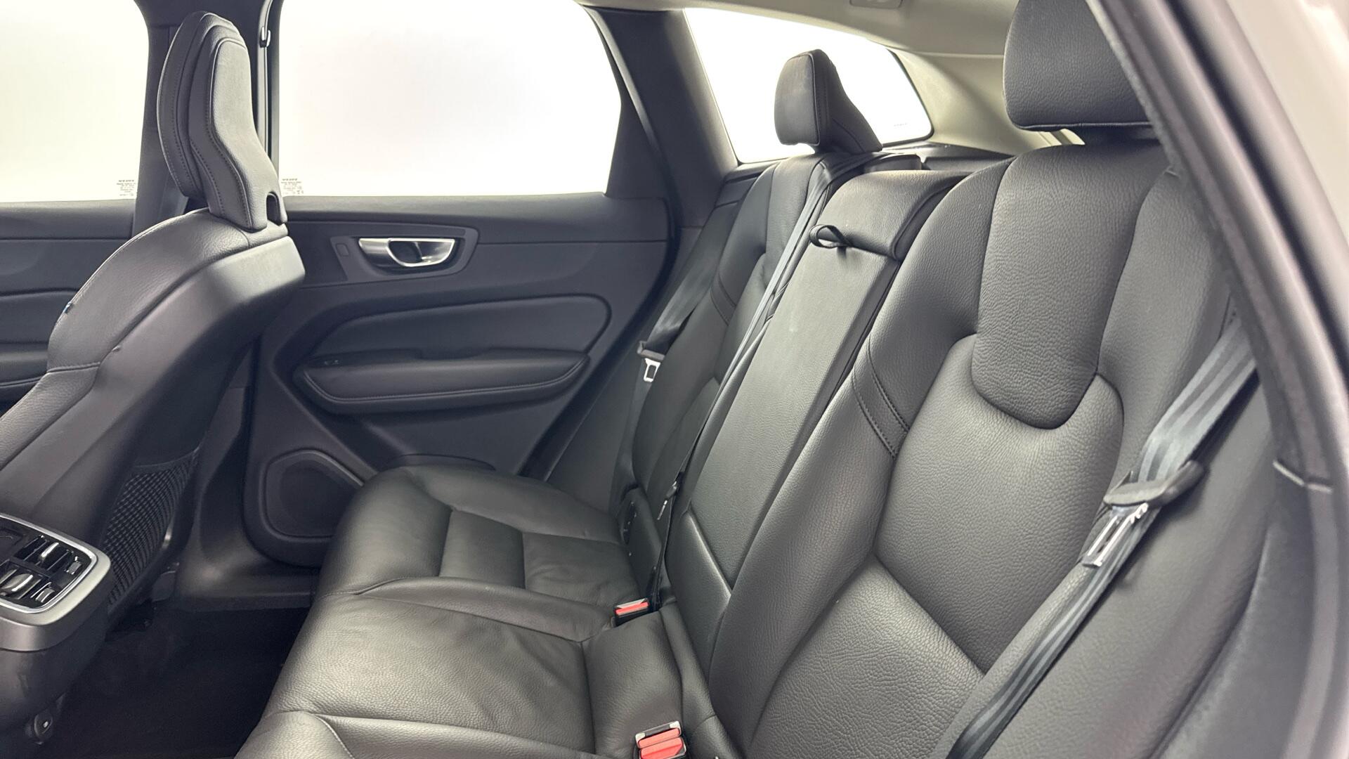 Volvo XC60 view 14
