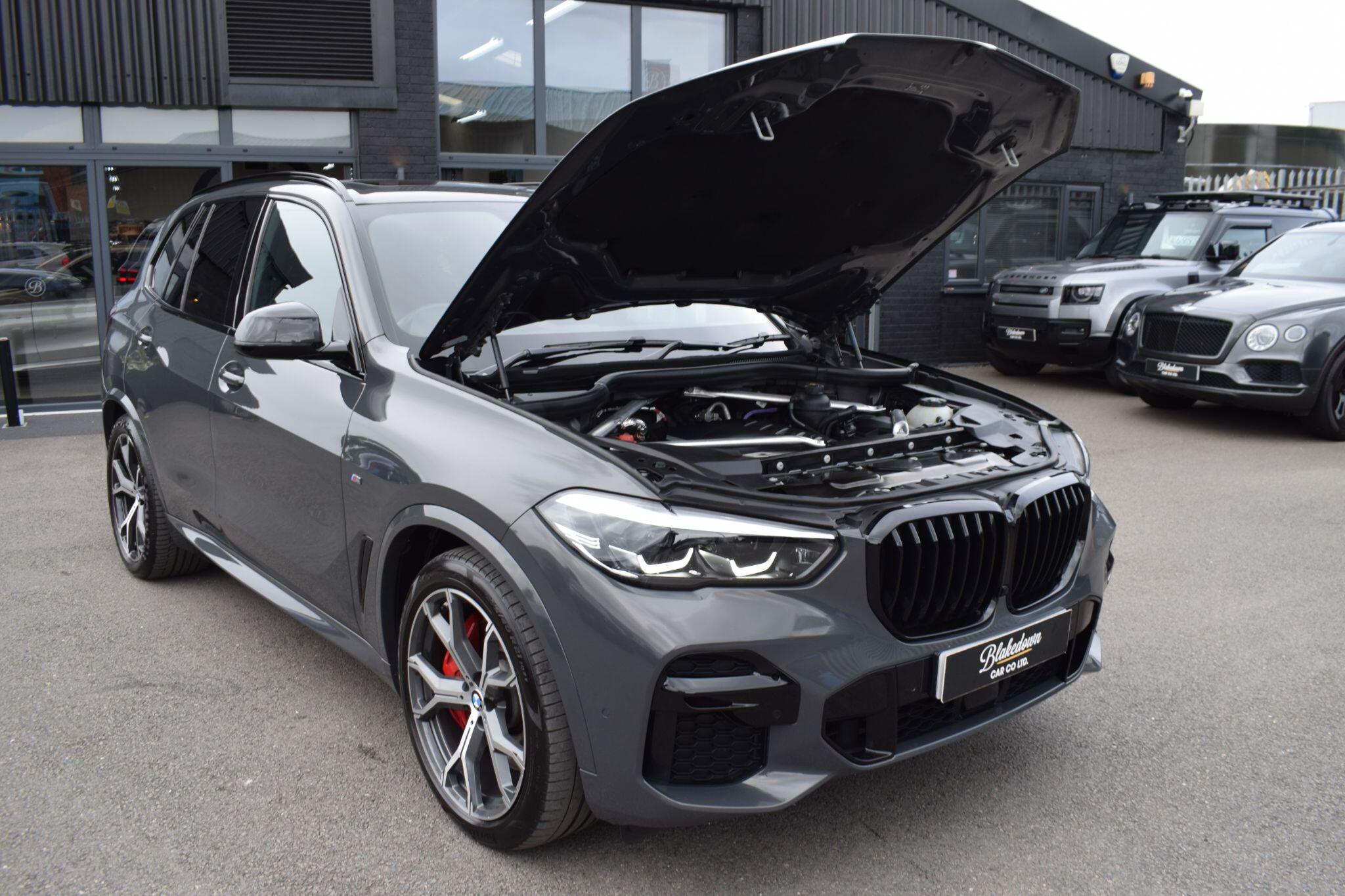 BMW X5 view 32