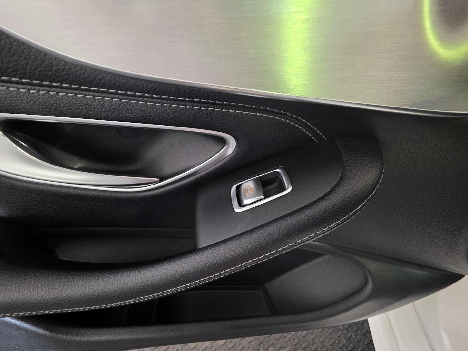 Mercedes-Benz C-Class view 42