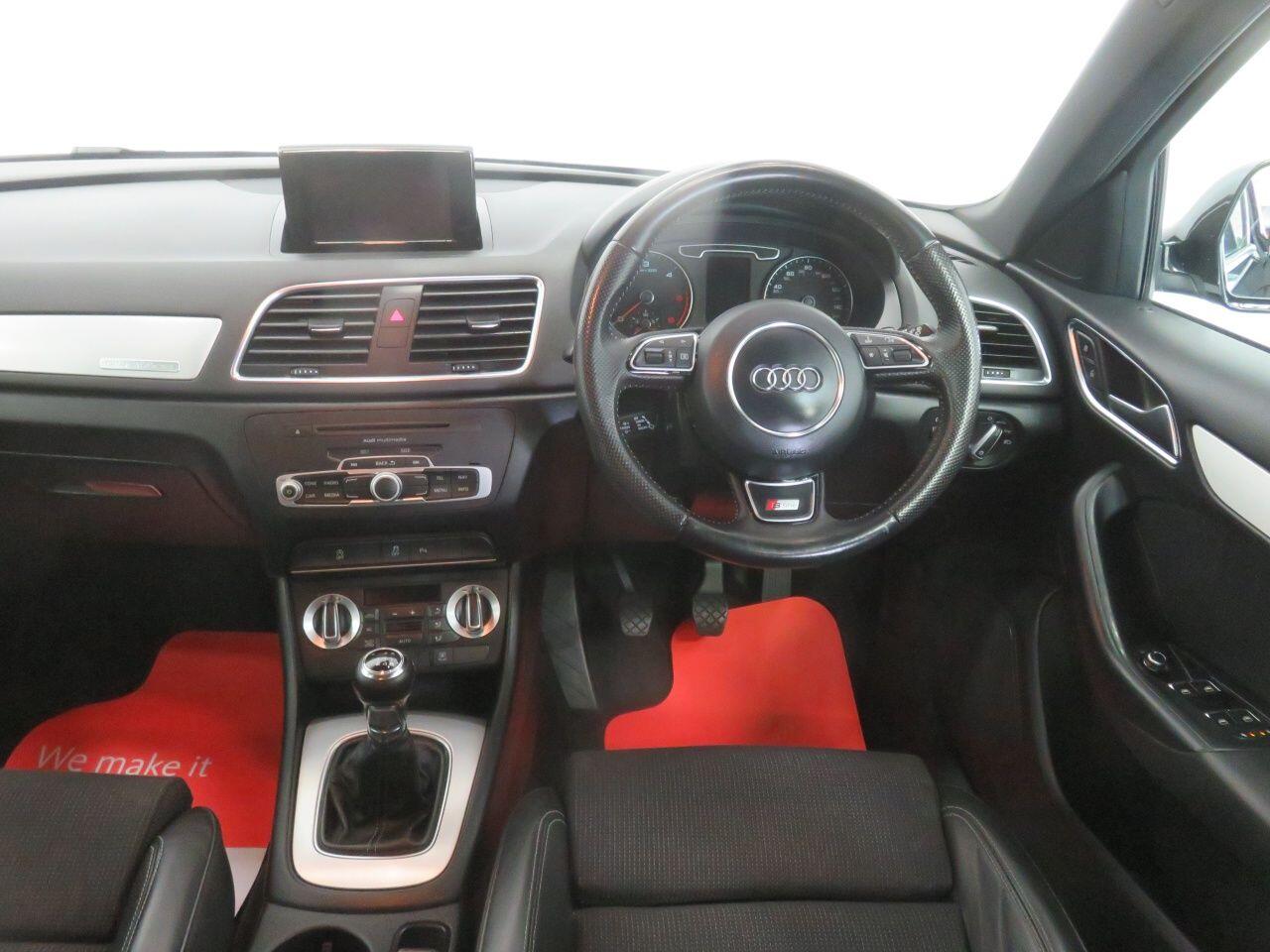 Audi Q3 view 43