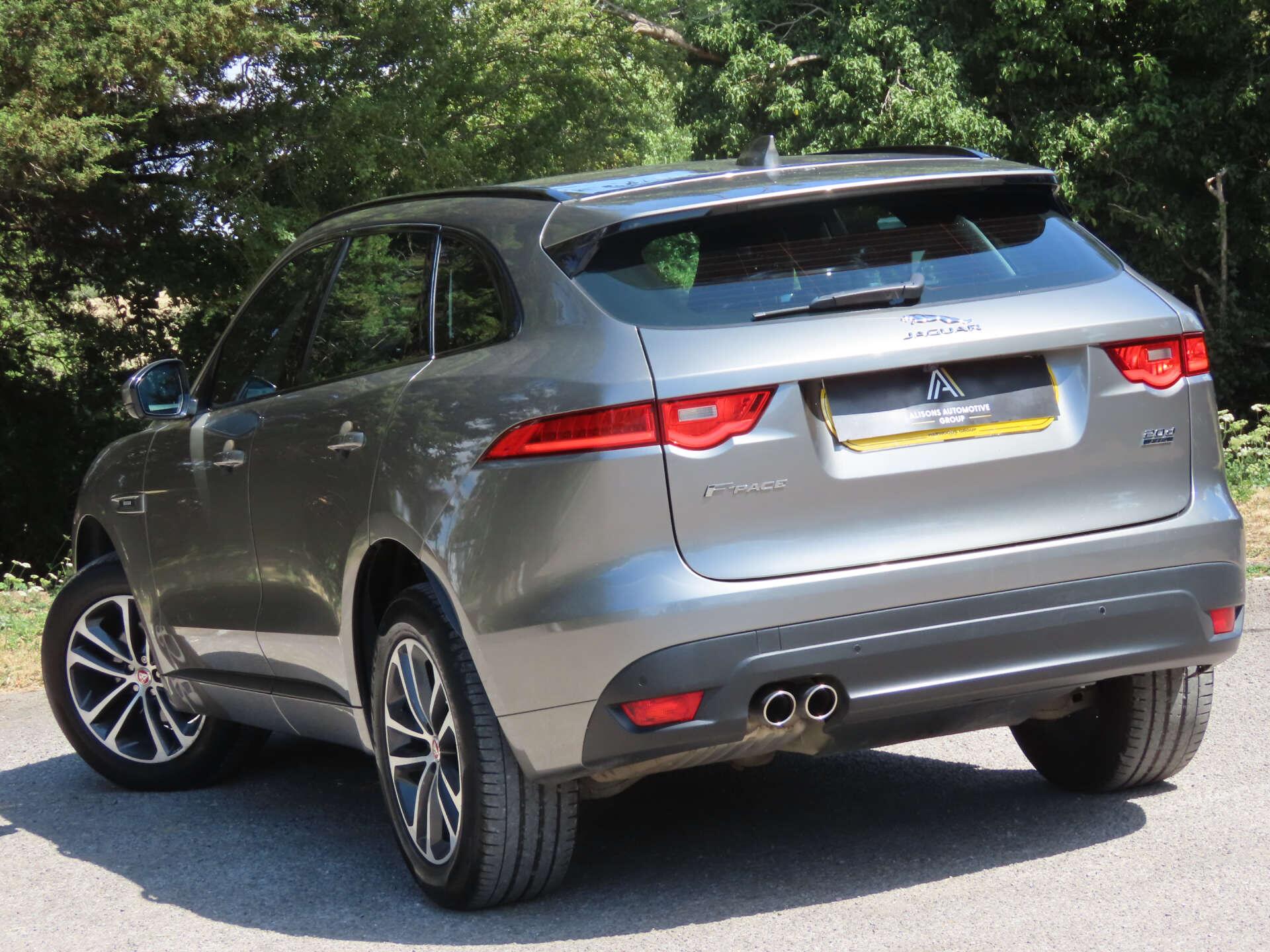 Jaguar F-Pace view 6