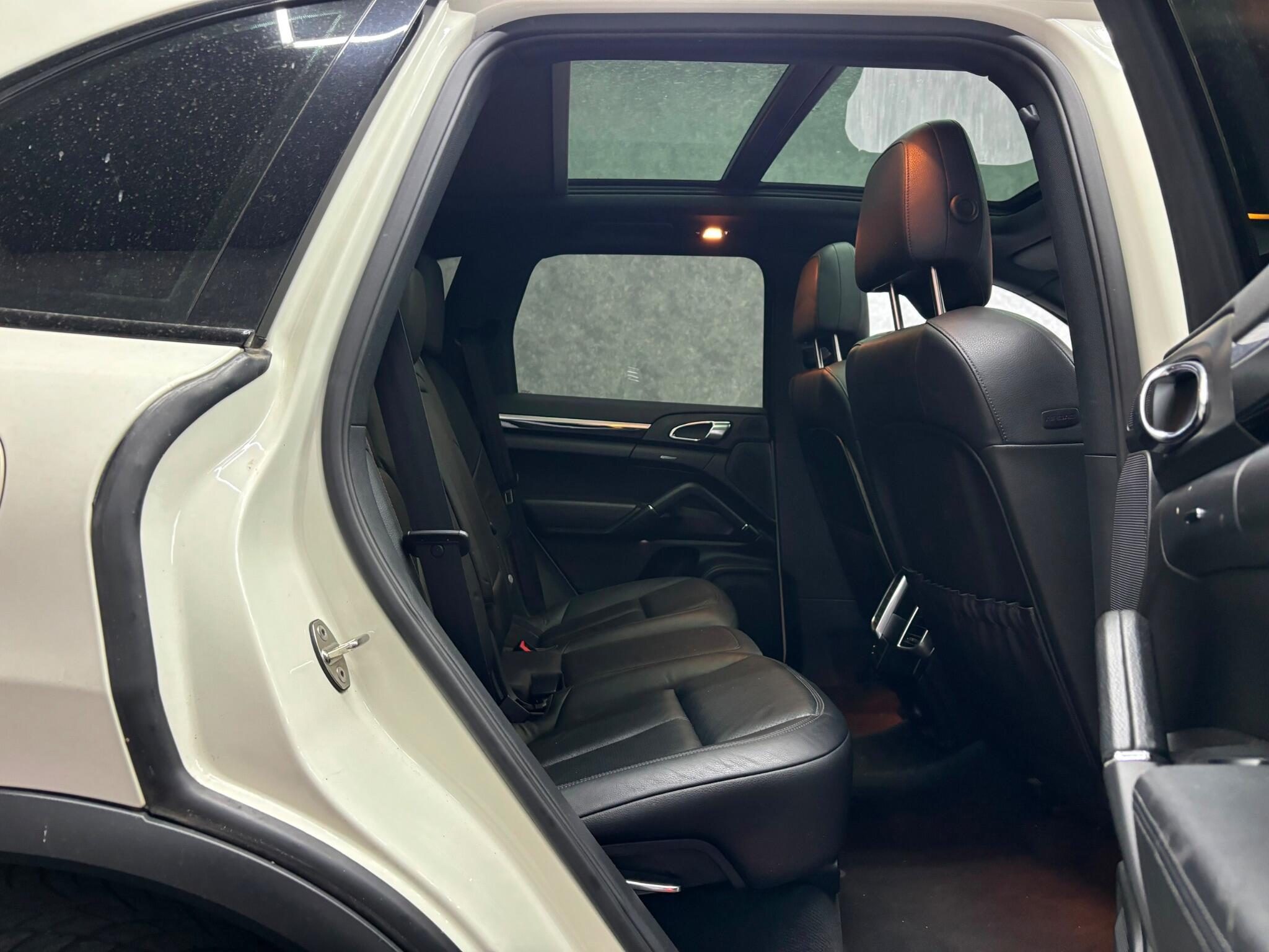 Porsche Cayenne view 6