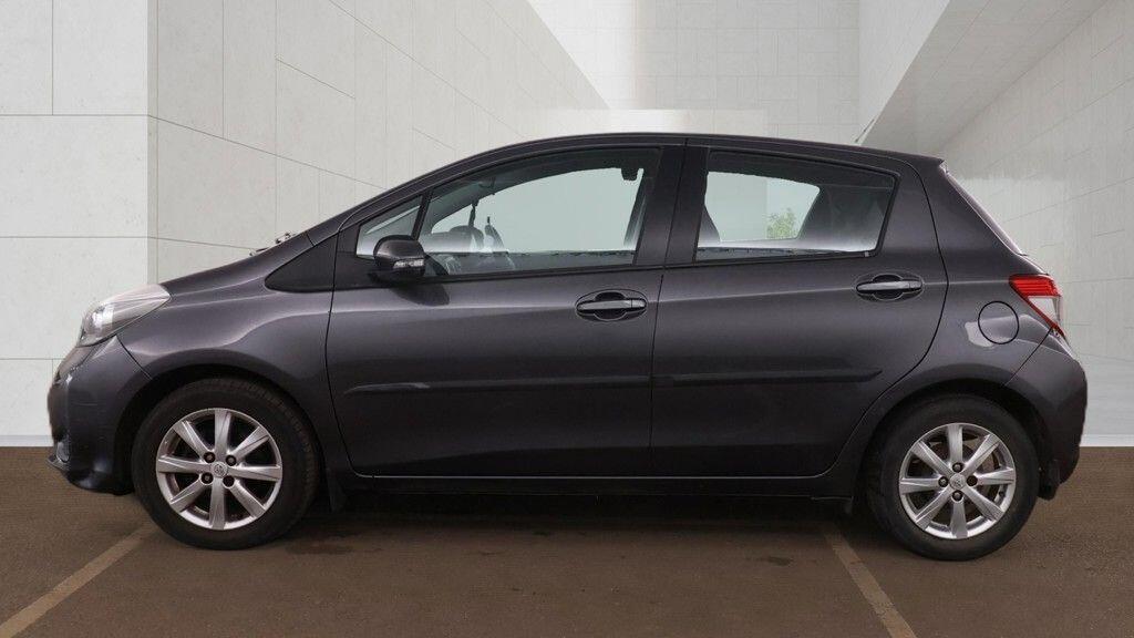 Toyota Yaris view 11