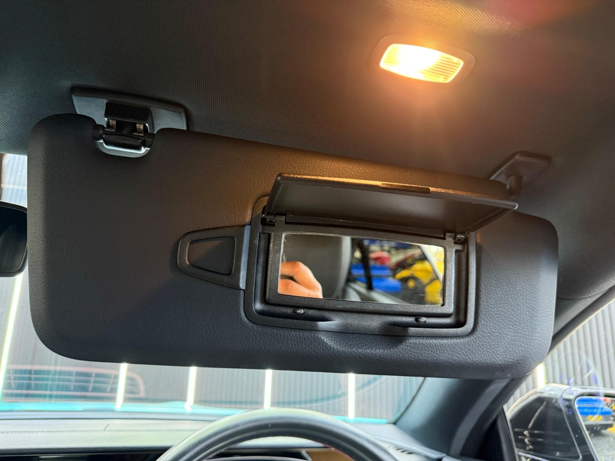 Mercedes-Benz E Class view 23