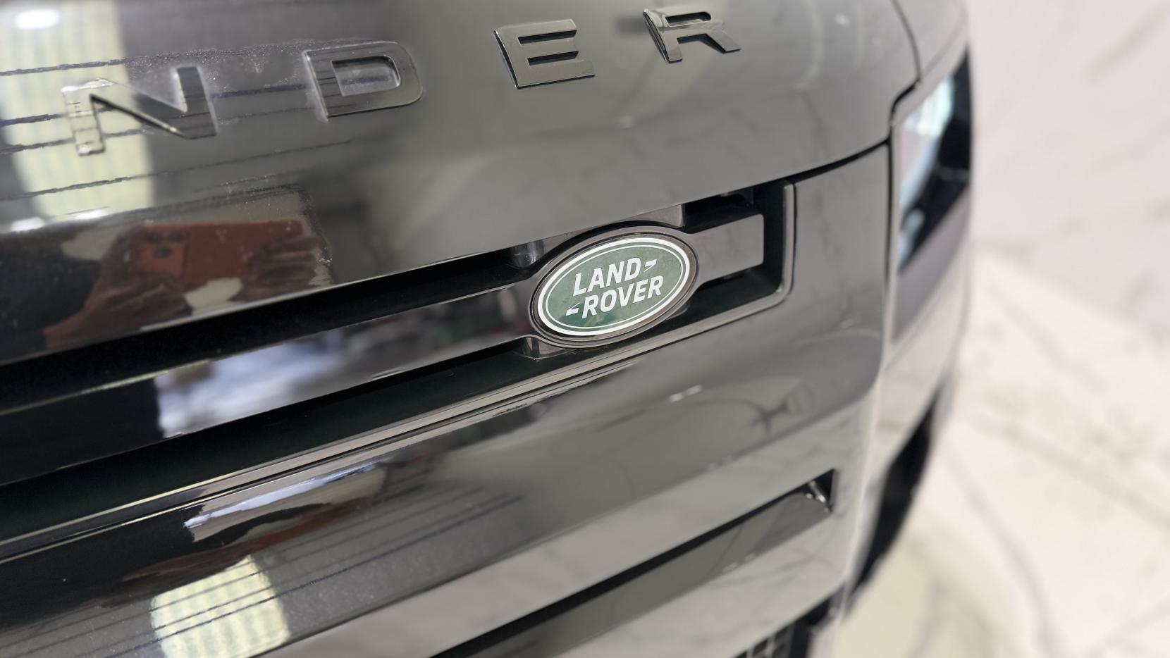 Land Rover Defender view 37