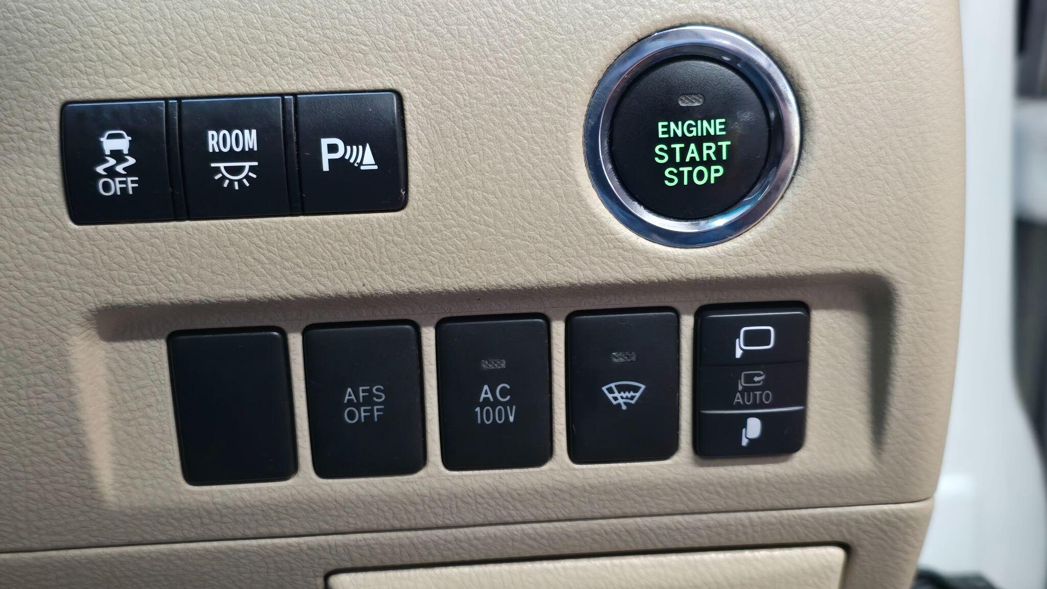 Toyota Vellfire view 11