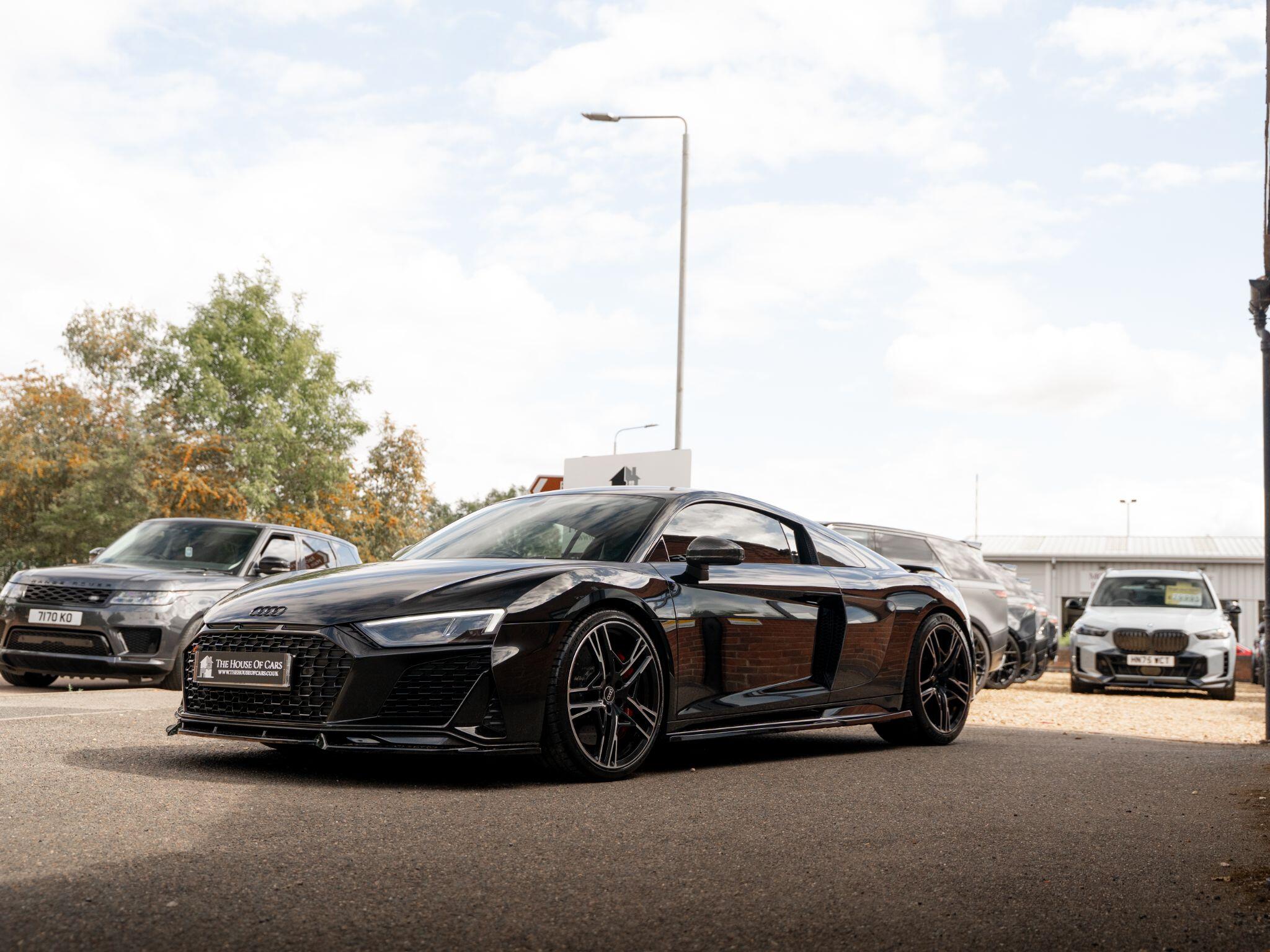 Audi R8 view 10