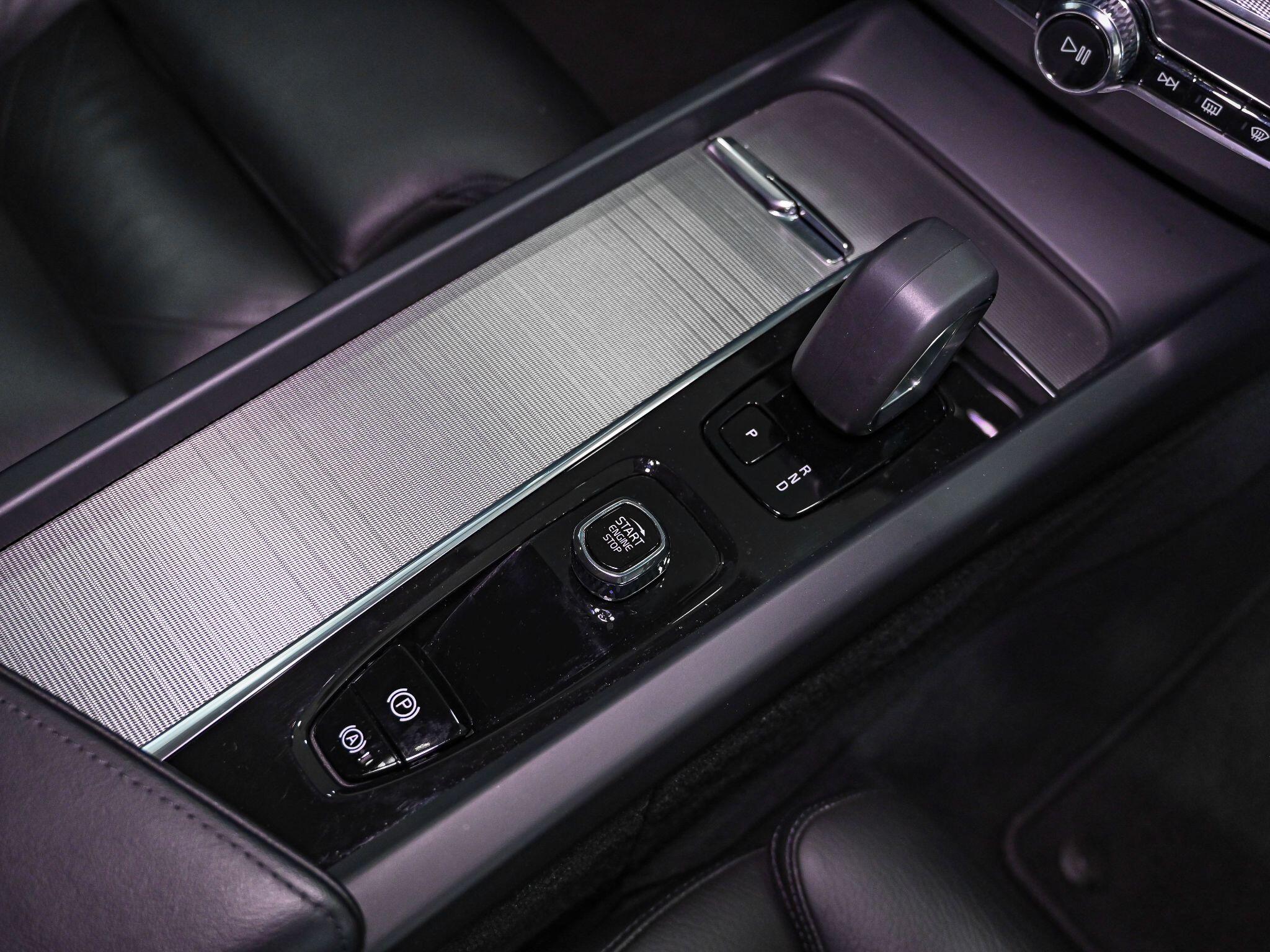 Volvo XC60 view 8