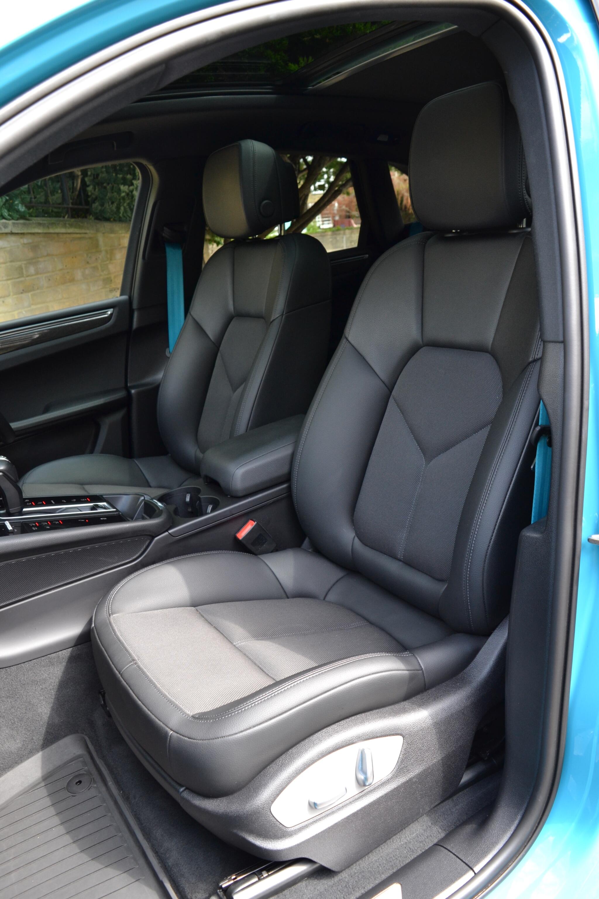 Porsche Macan view 22
