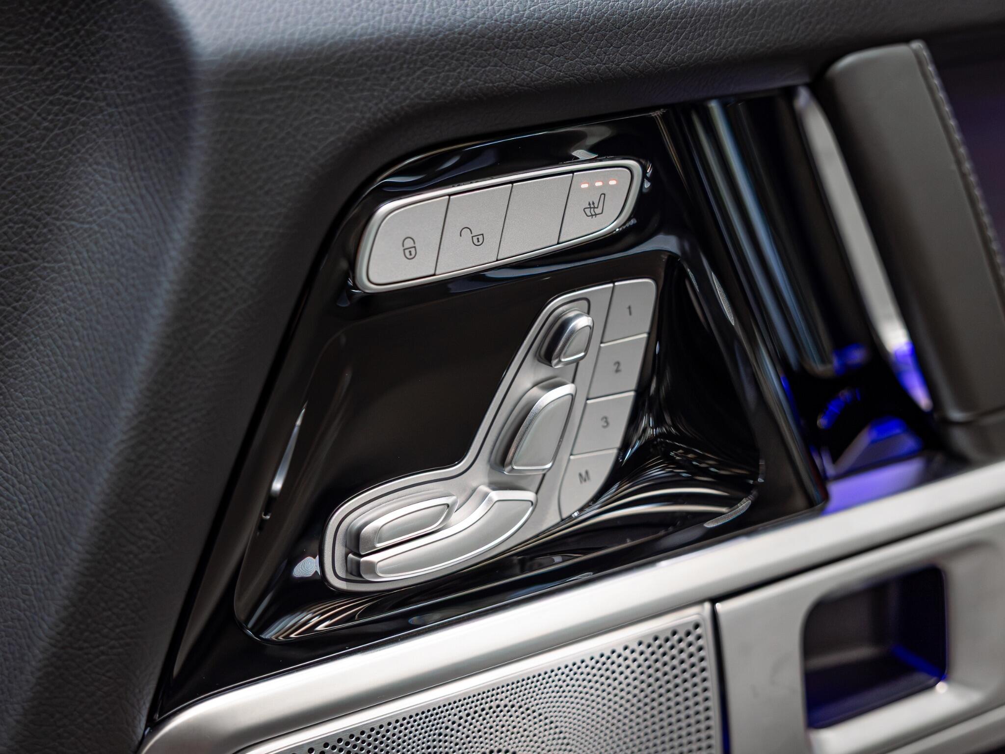 Mercedes-Benz G-Class view 29