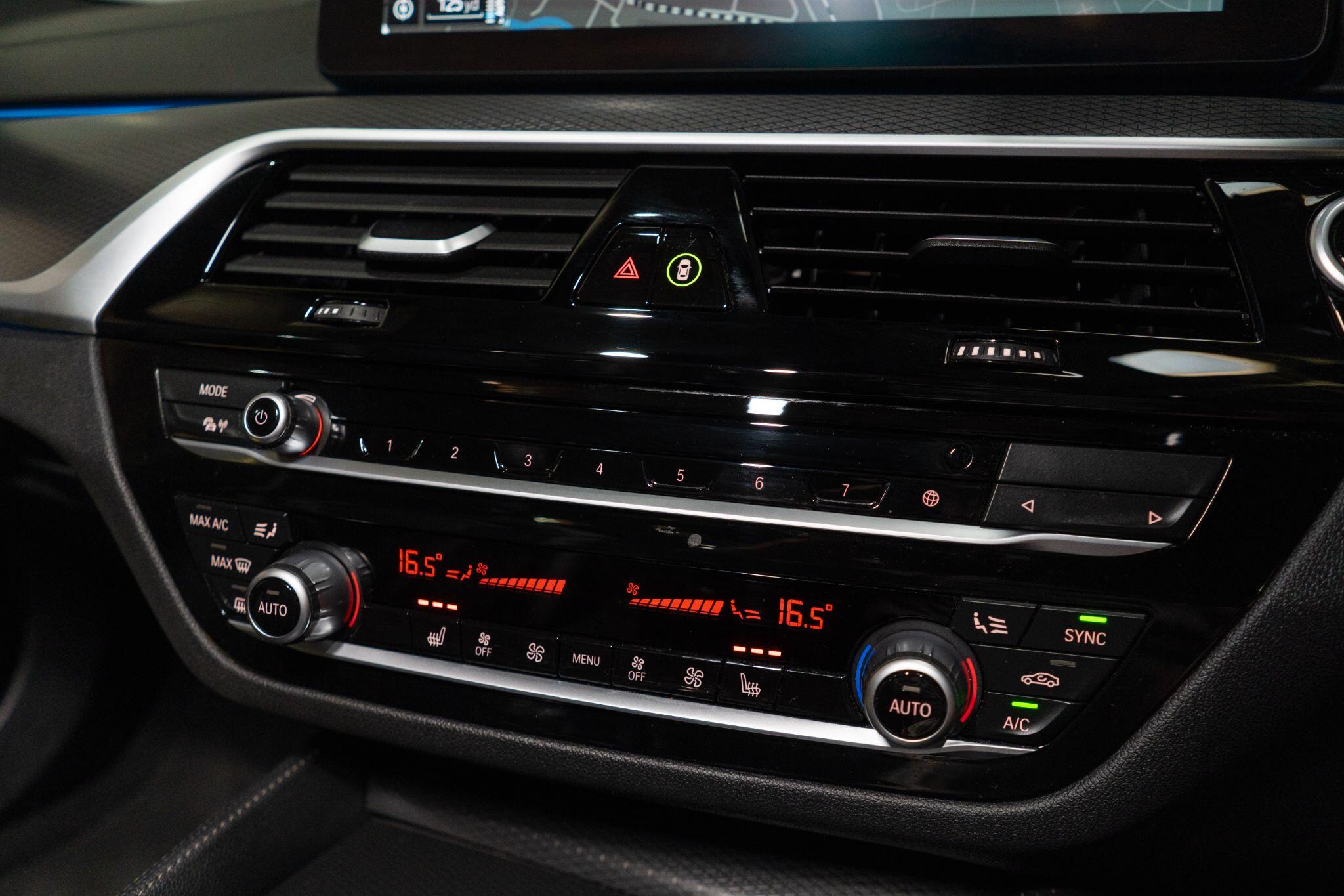 BMW 5 Series view 29