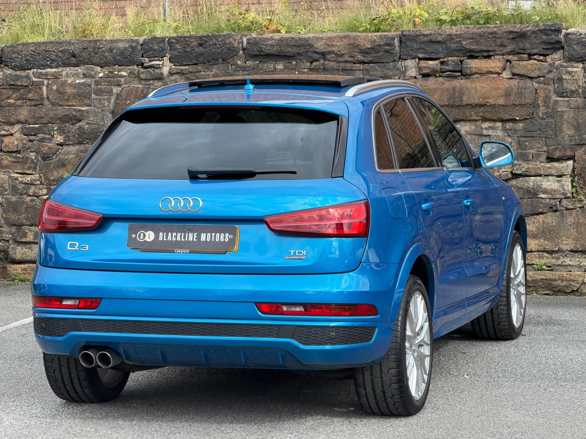 Audi Q3 view 7