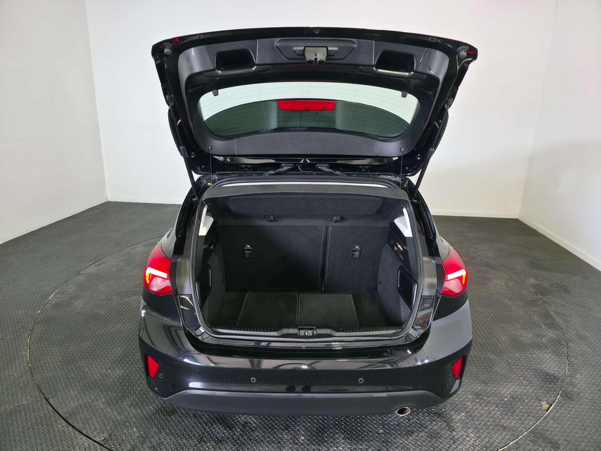 Ford Focus view 16
