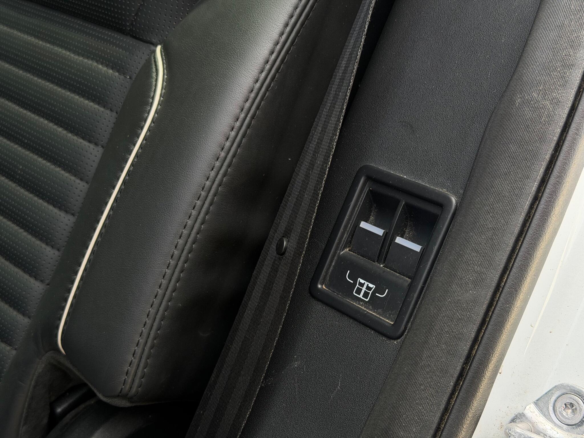 Land Rover Discovery view 24
