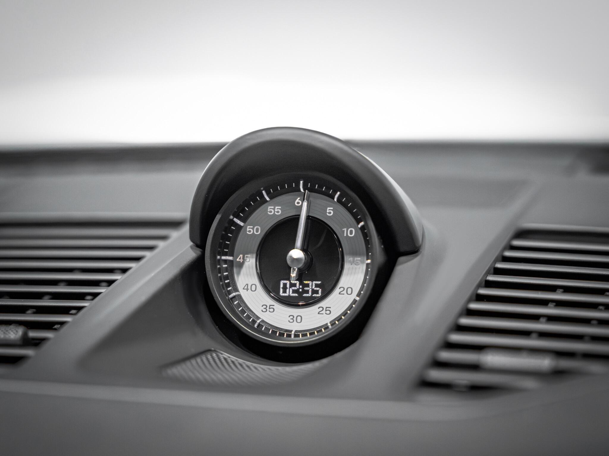 Porsche 911 view 19