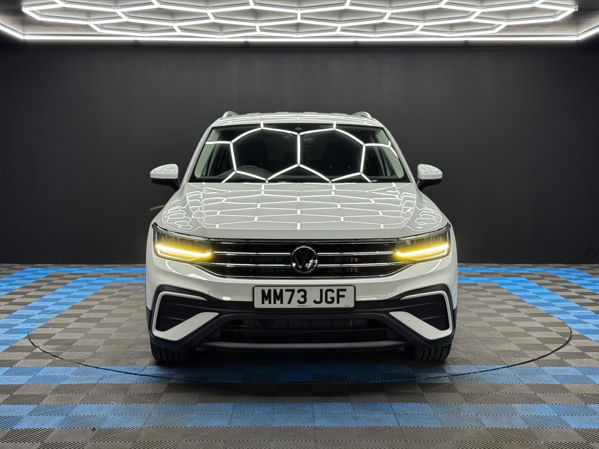 Volkswagen Tiguan Allspace view 2