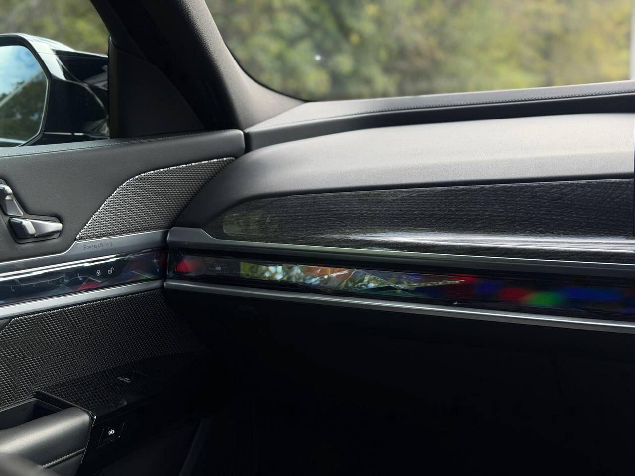 BMW 7 Series view 40