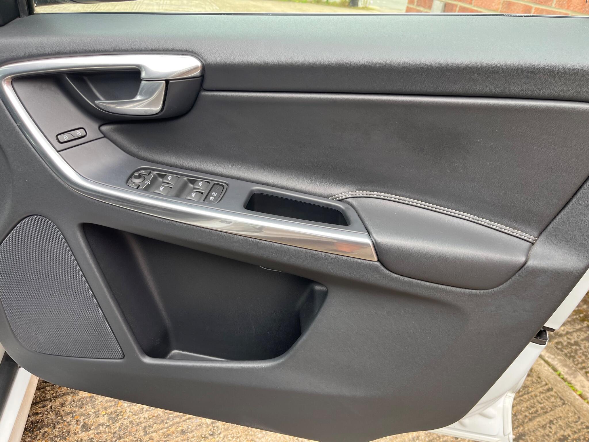 Volvo XC60 view 29