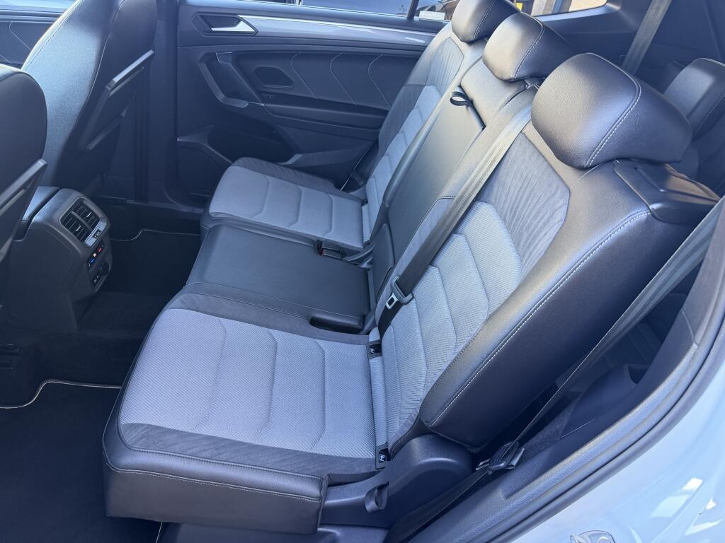 Volkswagen Tiguan Allspace view 11