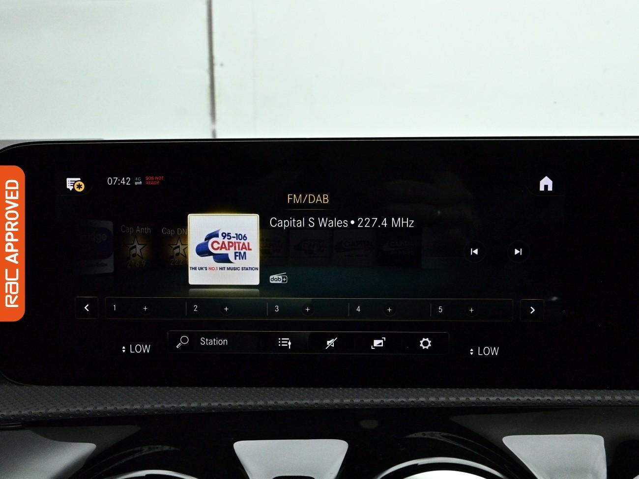 Mercedes-Benz Cla view 14