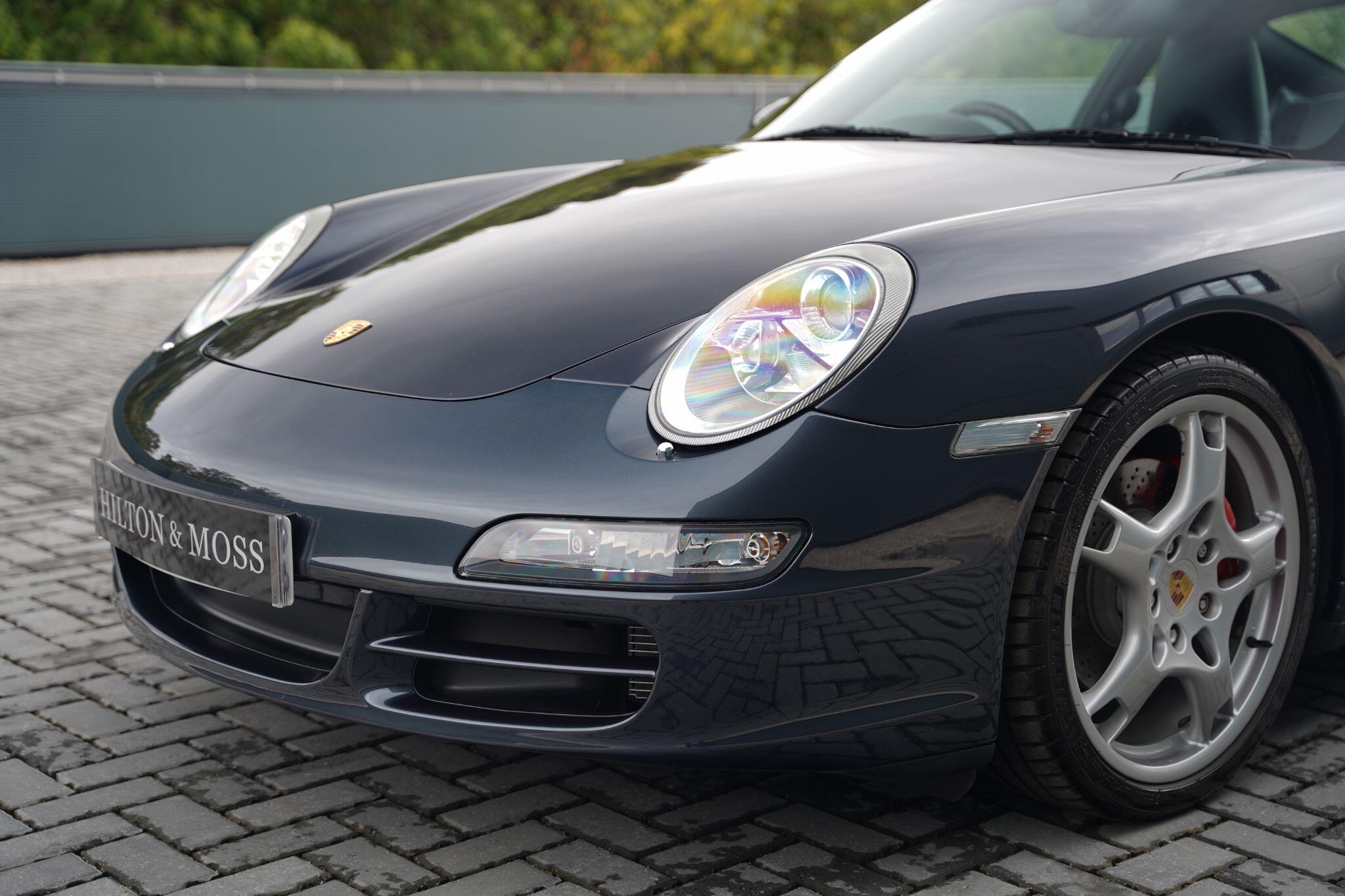 Porsche 911 view 26