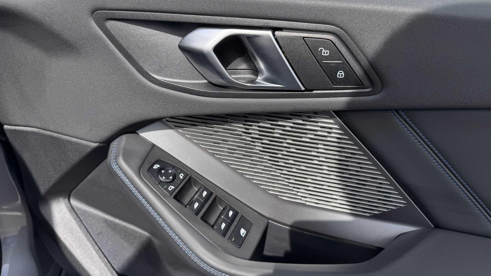 BMW 2 Series view 24