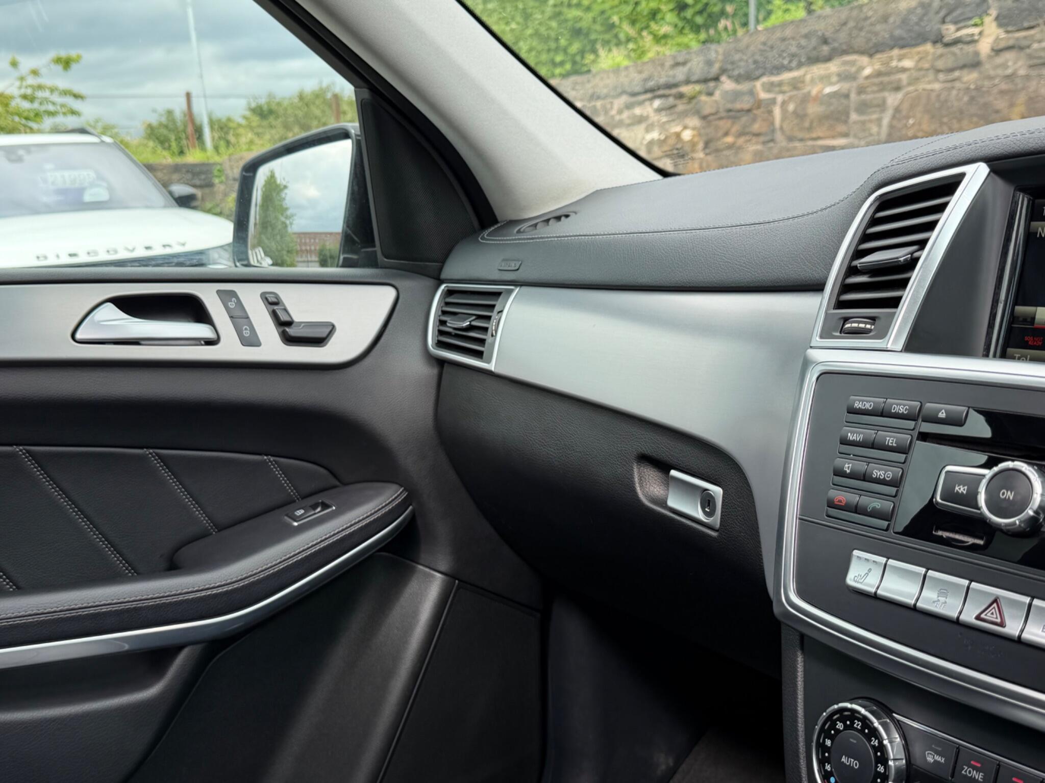 Mercedes-Benz GL view 52