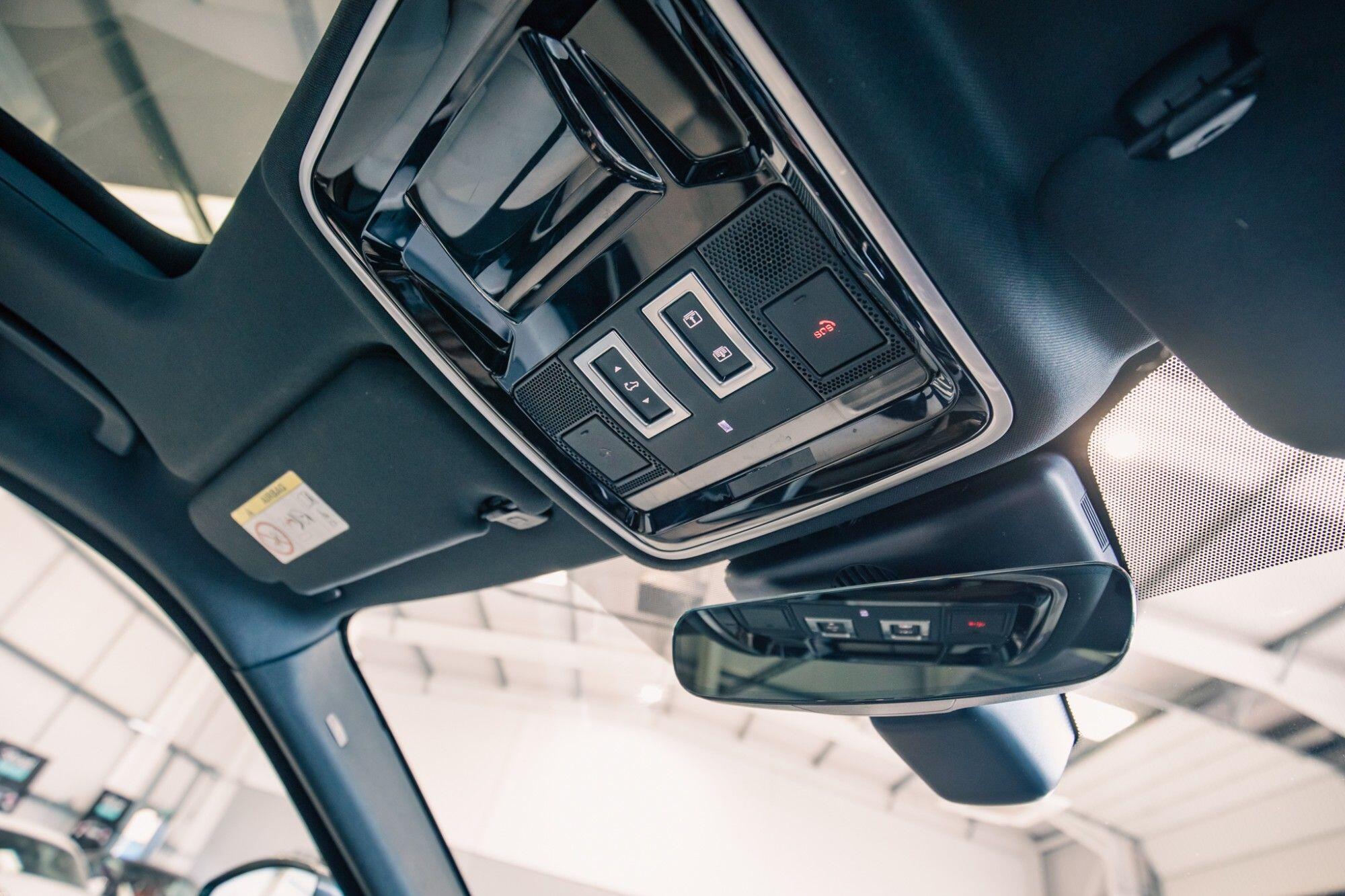 Land Rover Range Rover Velar view 21