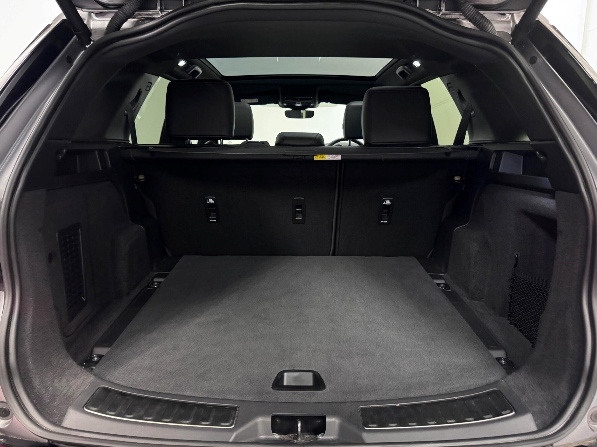 Land Rover Discovery Sport view 7