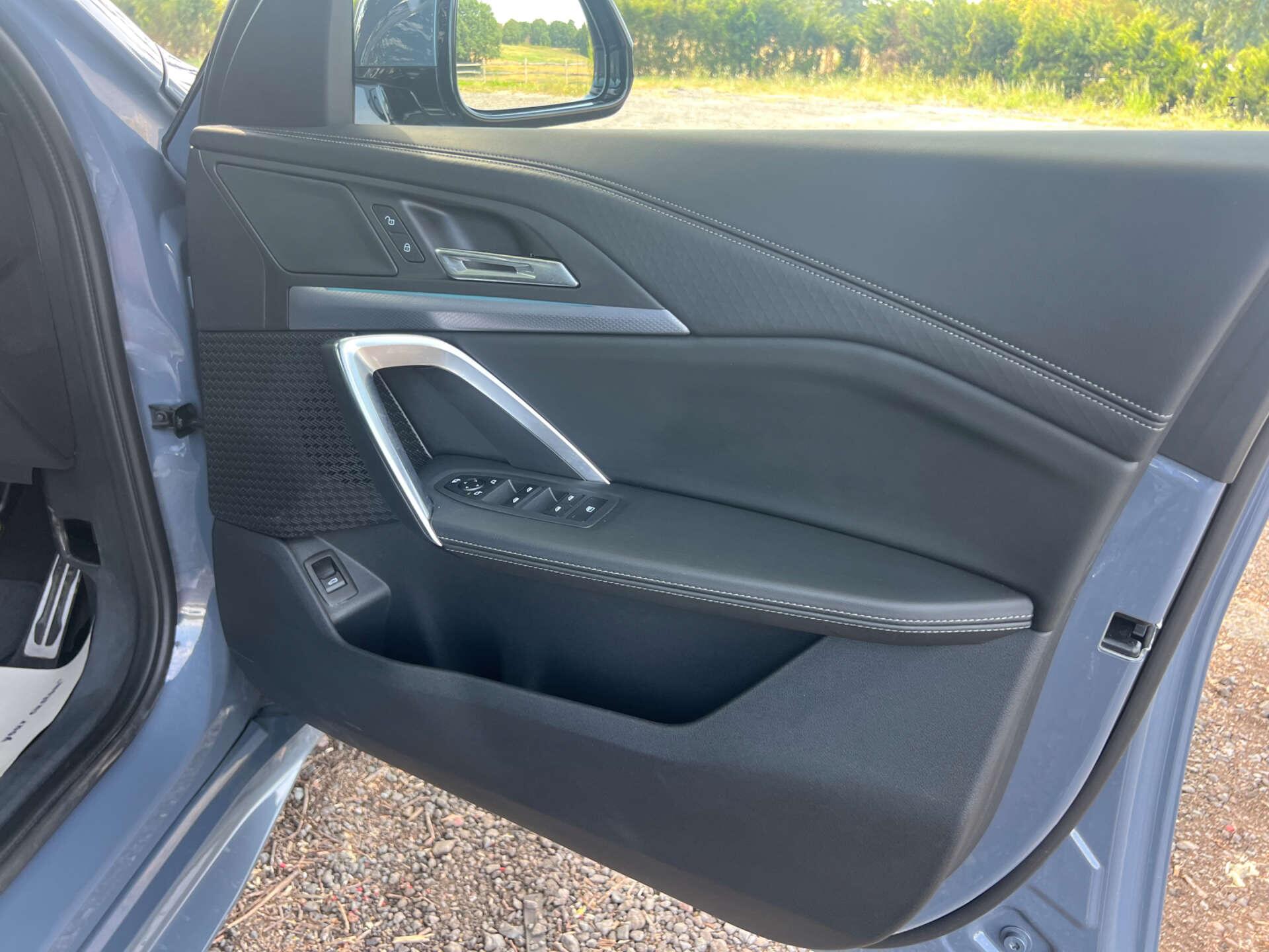 BMW Ix2 view 25