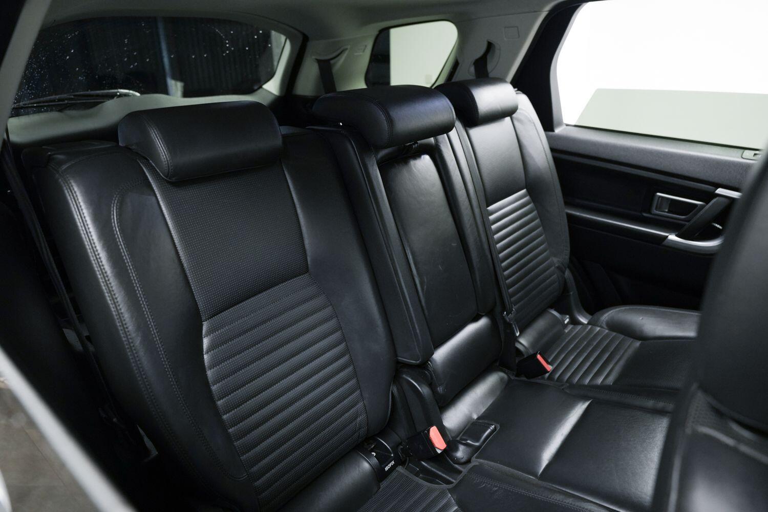 Land Rover Discovery Sport view 11