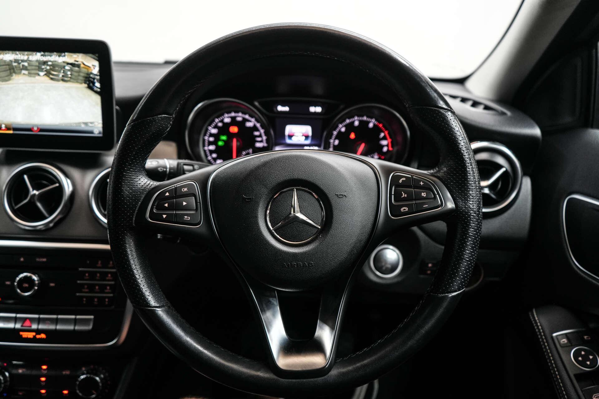 Mercedes-Benz Gla view 40