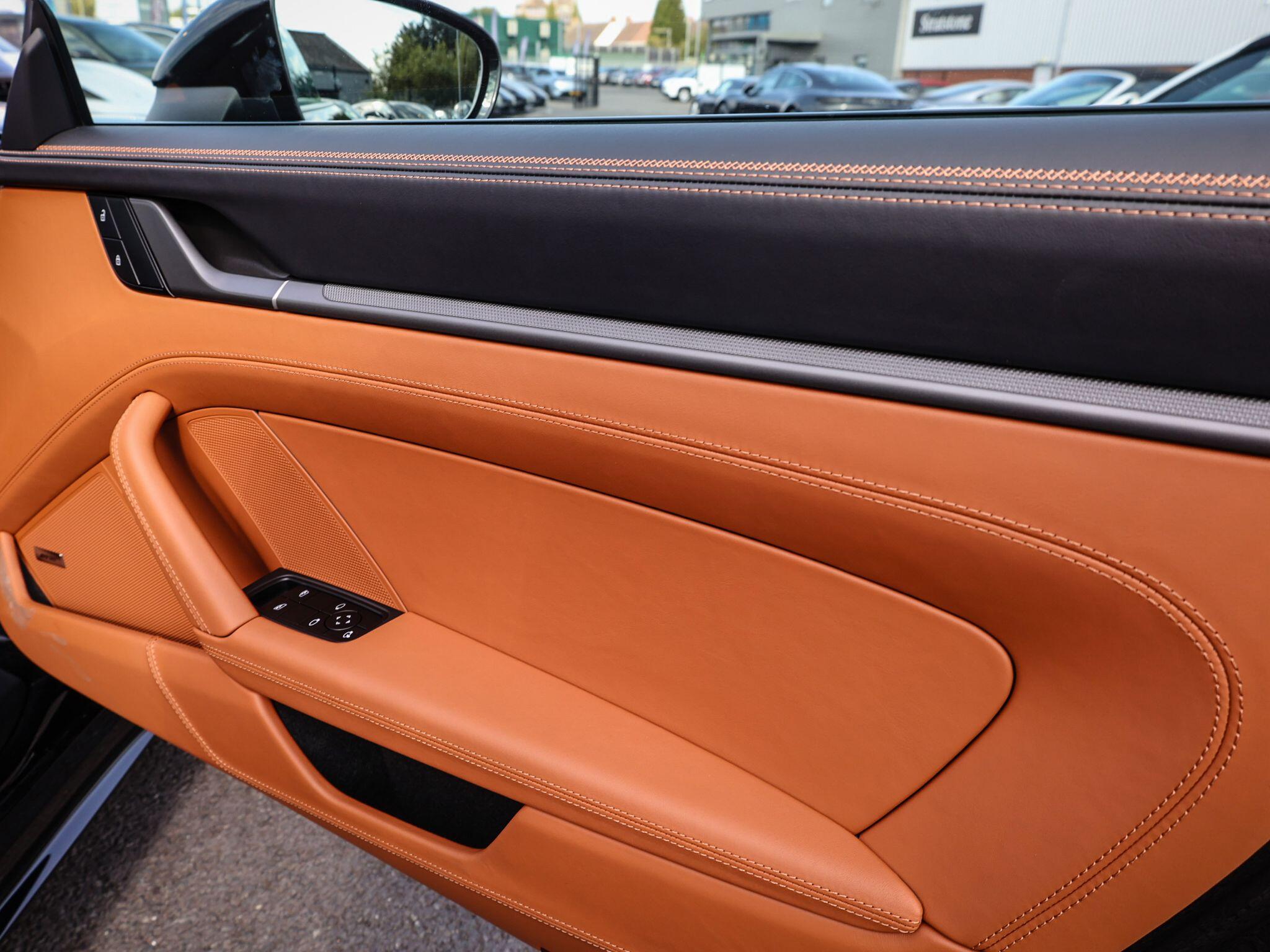 Porsche 911 view 12