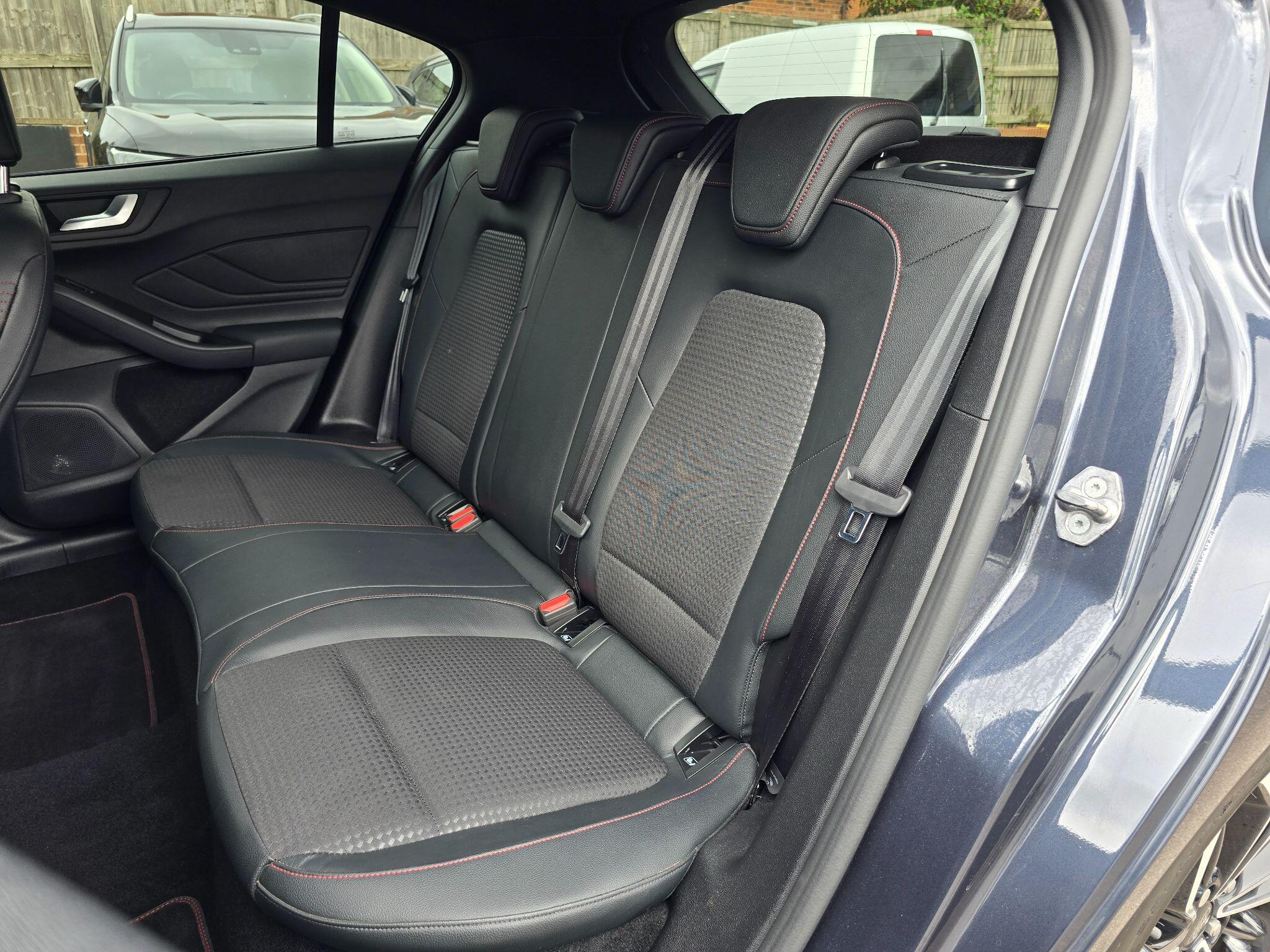 Ford Focus view 47