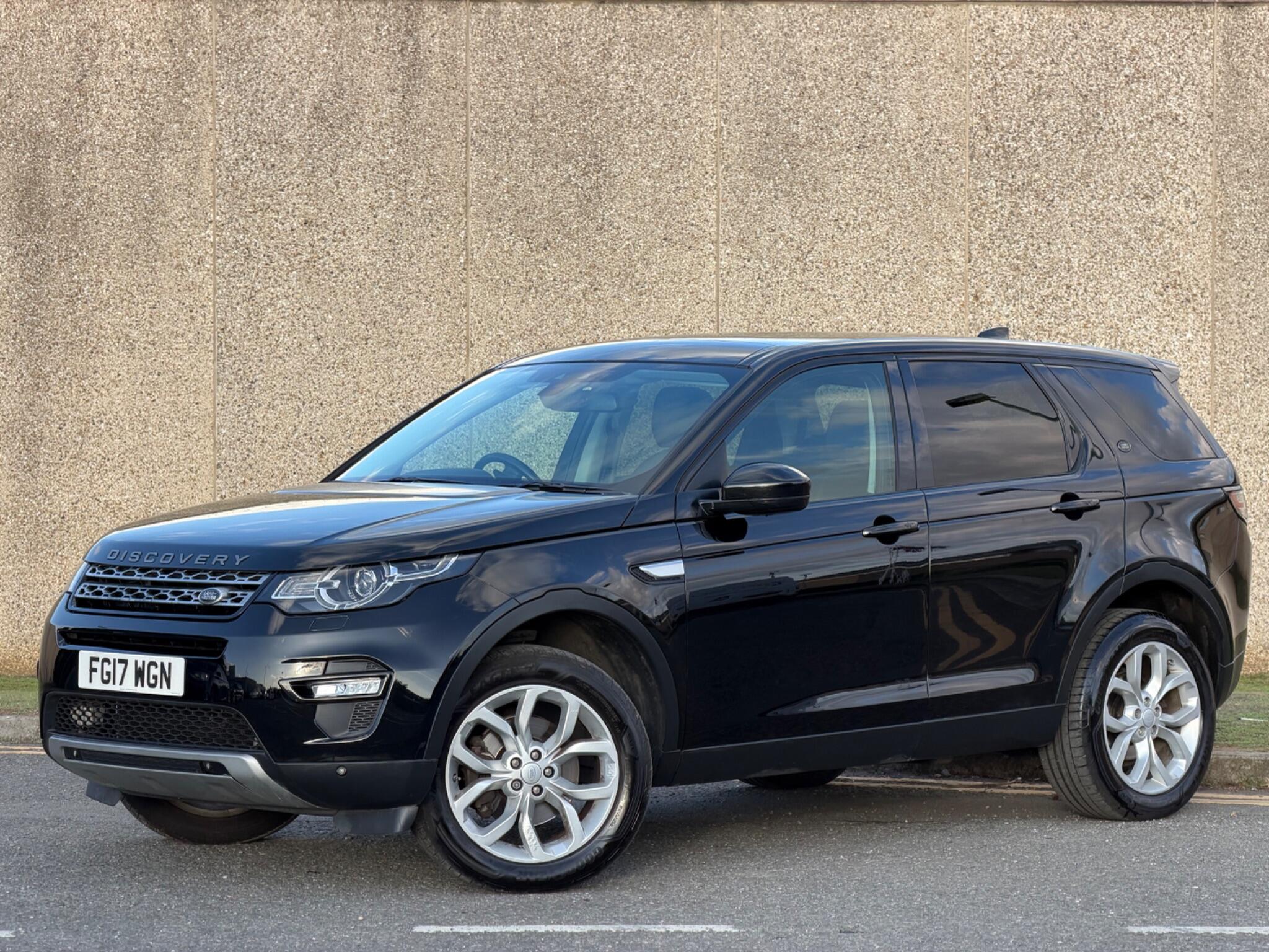 Land Rover Discovery Sport view 4