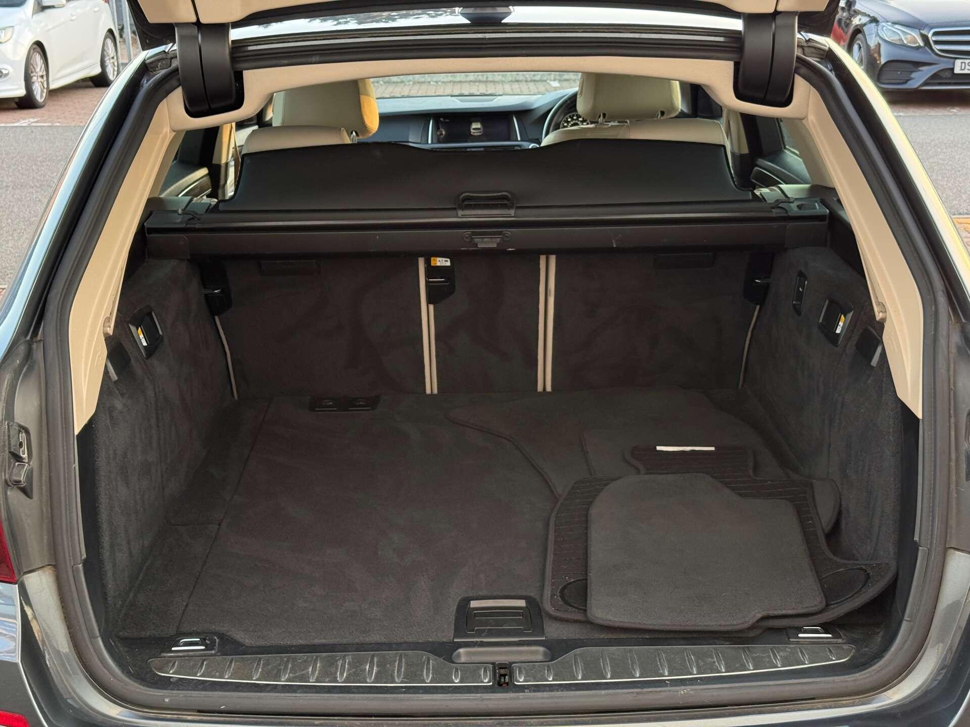 BMW 5 Series view 39