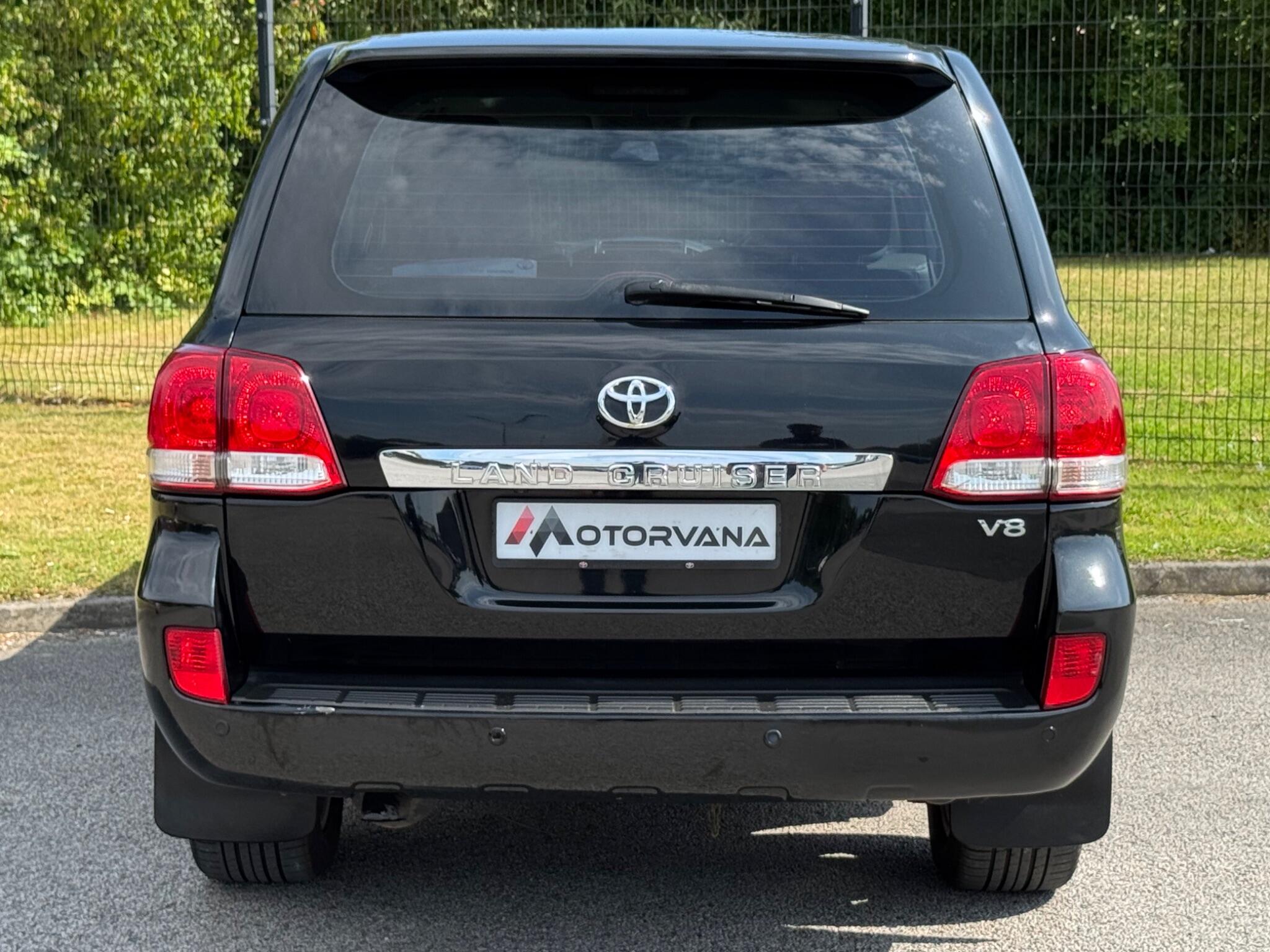 Toyota Land Cruiser view 12