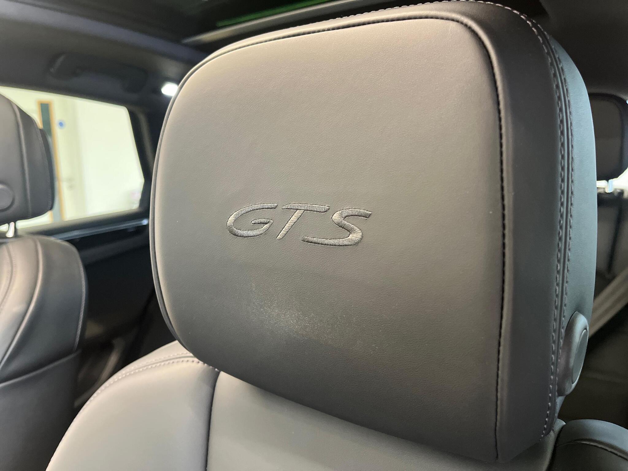 Porsche Macan view 15