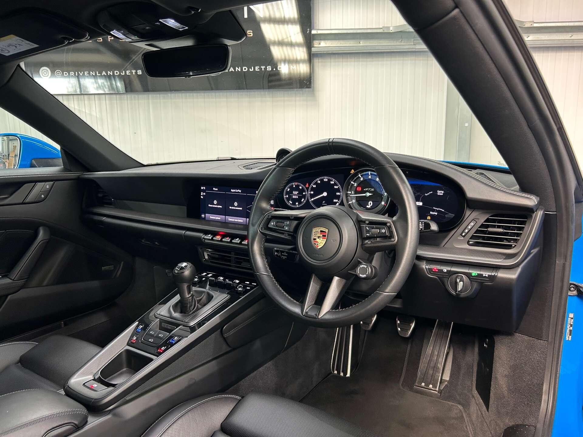 Porsche 911 view 34