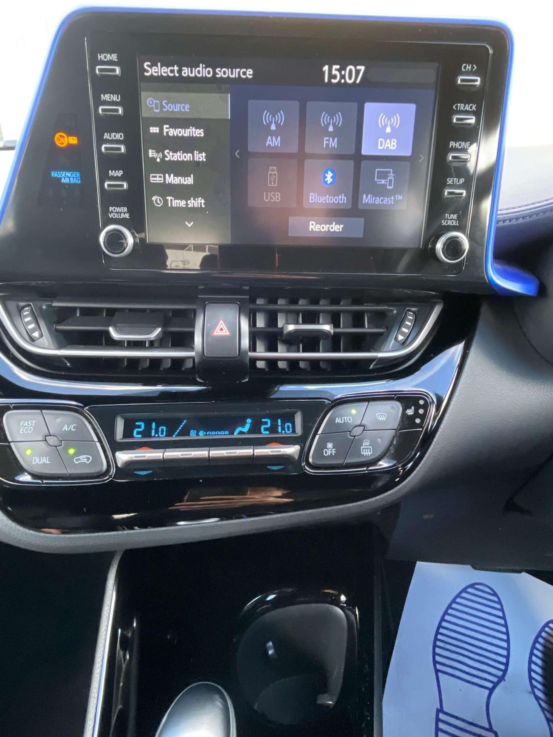 Toyota C-HR view 12