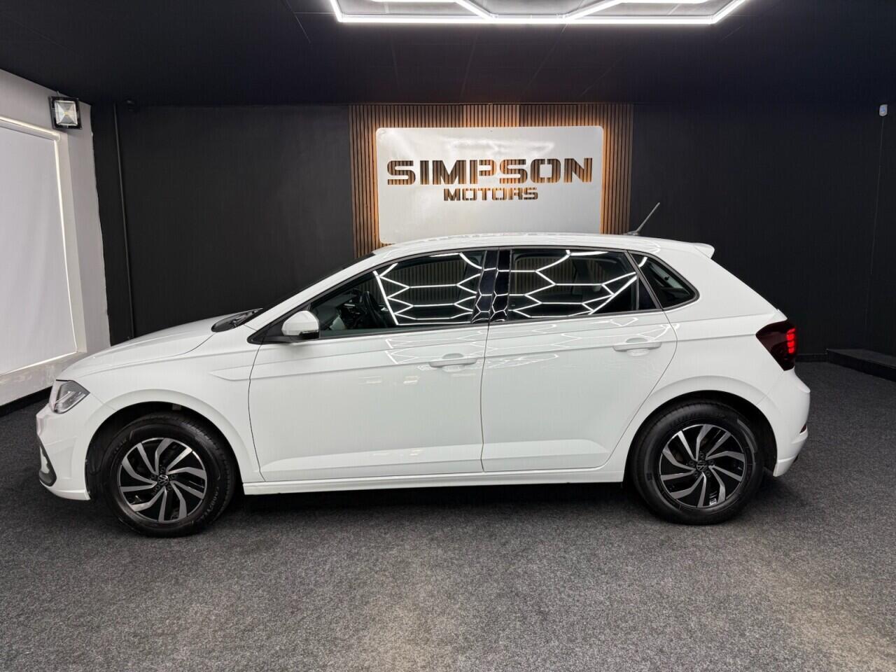 Volkswagen Polo view 4