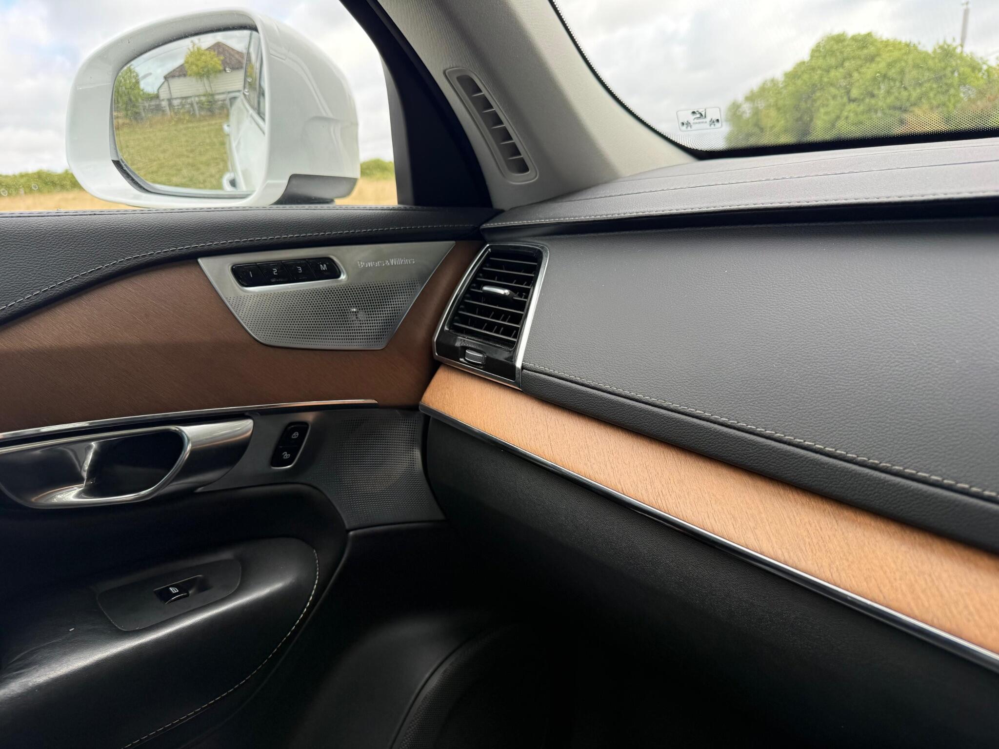 Volvo XC90 view 12
