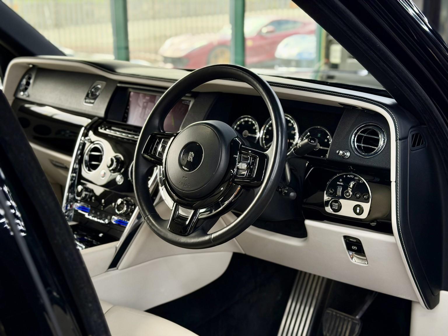 Rolls-Royce Cullinan view 3