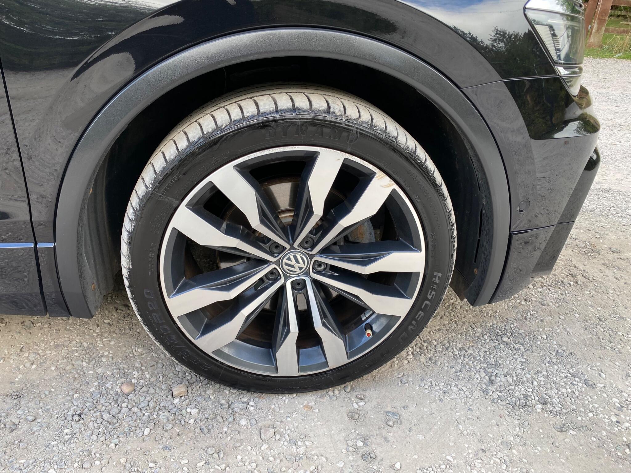 Volkswagen Tiguan view 45