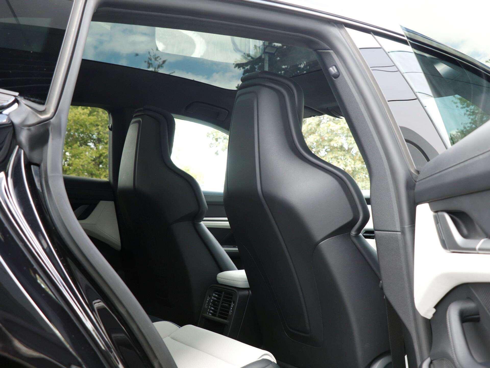 Porsche Taycan view 25