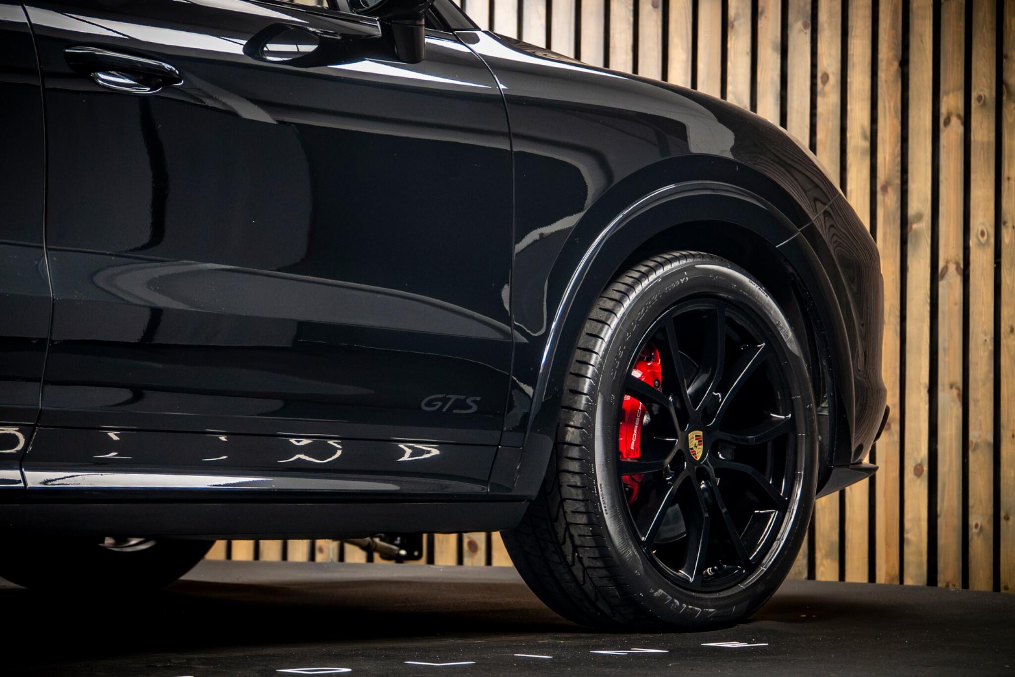 Porsche Cayenne view 14