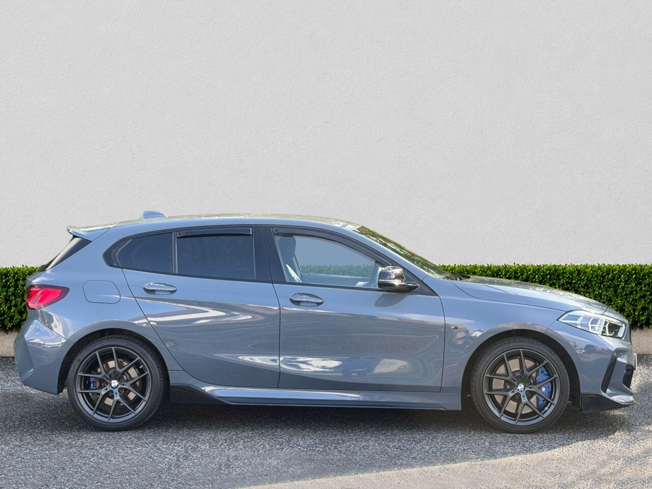 BMW 1 Series view 8